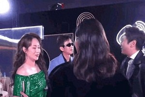 沈腾马丽微博之夜甜蜜互动，喜剧搭档默契十足