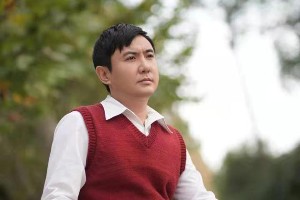 贾玲与姜昆长相相似引热议，揭秘两人真实关系