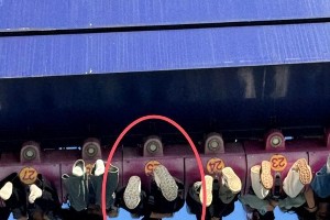 李昀锐春游坐大摆锤表情可爱，九宫格照片展现青春活力