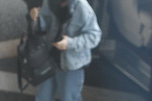朱一龙低调现身机场，回应隐婚生子传闻