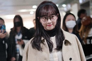 李艺彤拒鸡汤要钱引热议：现实比鸡汤更重要