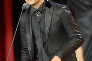 周杰伦VS林志炫《烟花易冷》演绎风格对比